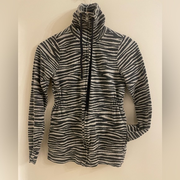 Leopard print zip up, girls size 12-14 - Picture 3 of 4